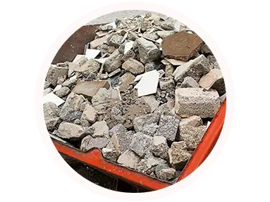 Tas de gravats et déchets de chantier destinés à la collecte et au recyclage avec Remondis dans l’Oise.
