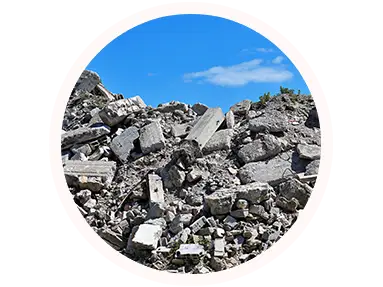 Tas de gravats et déchets de chantier destinés à la collecte et au recyclage avec Remondis dans l’Oise.